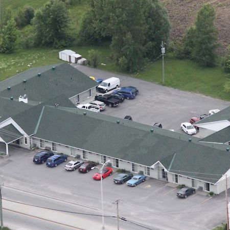 Motel Les Pignons Verts Buckingham Экстерьер фото