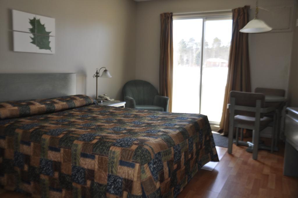 Motel Les Pignons Verts Buckingham Номер фото