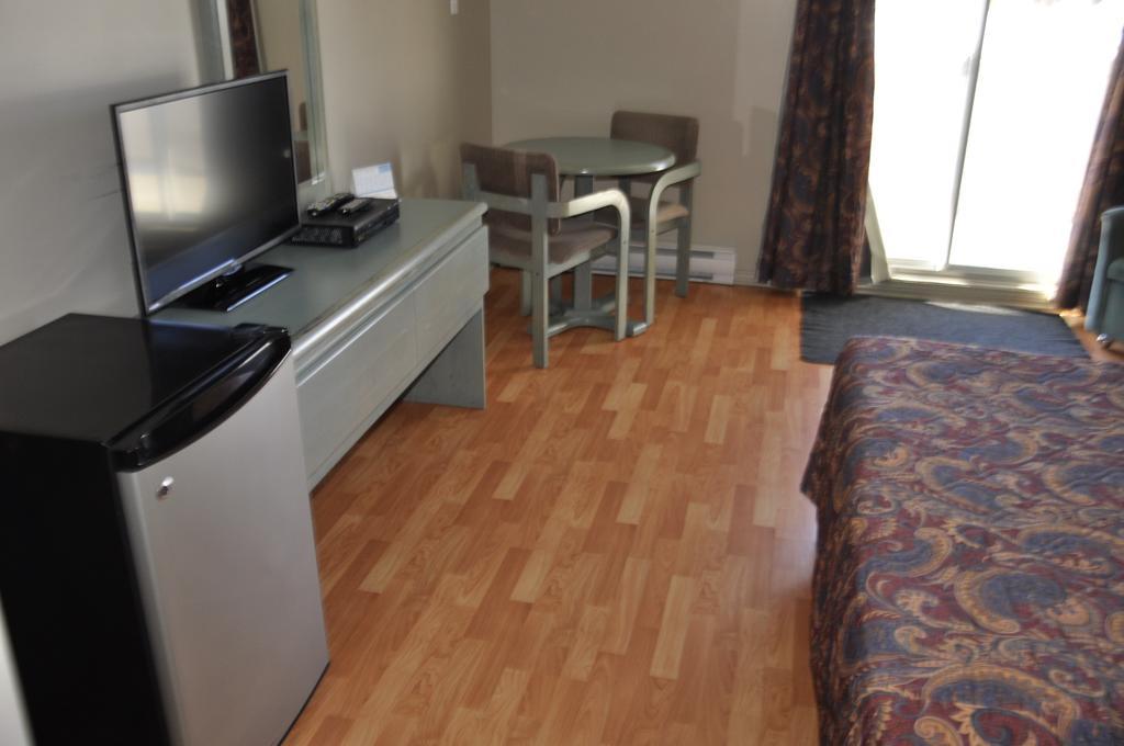 Motel Les Pignons Verts Buckingham Номер фото