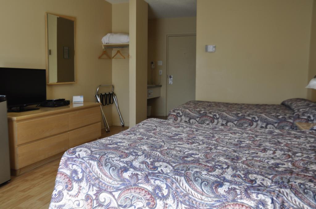 Motel Les Pignons Verts Buckingham Номер фото