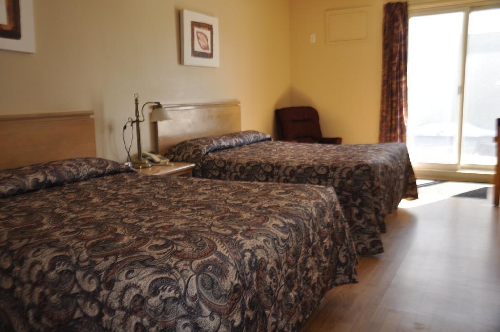 Motel Les Pignons Verts Buckingham Номер фото