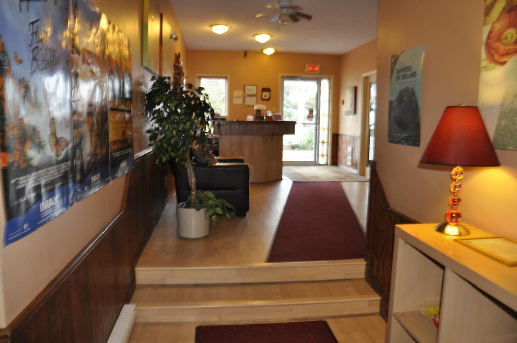 Motel Les Pignons Verts Buckingham Экстерьер фото