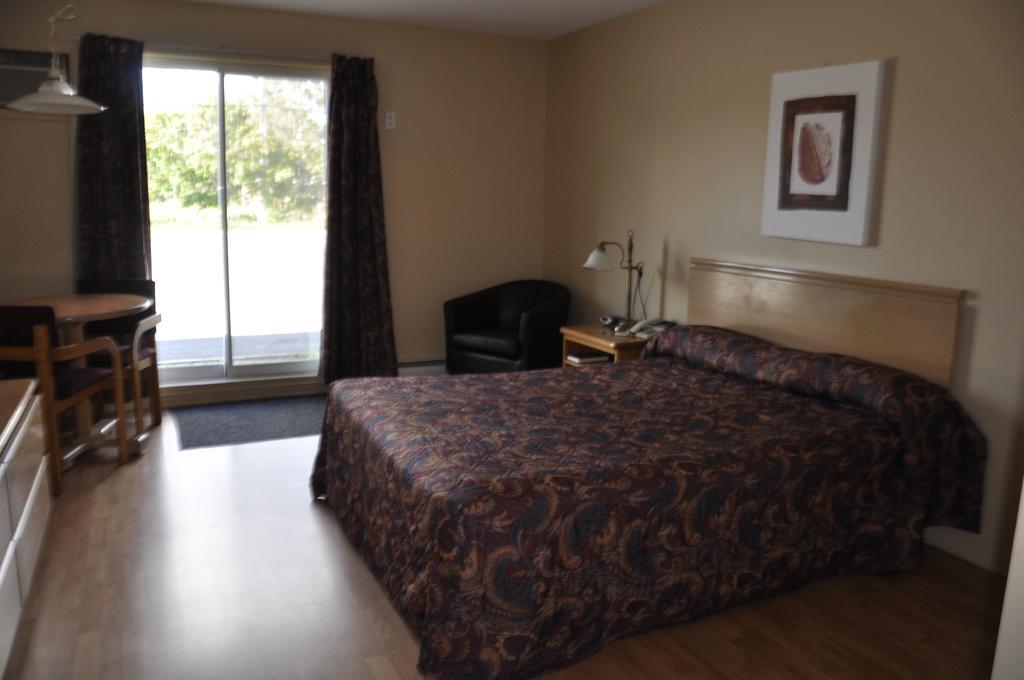Motel Les Pignons Verts Buckingham Номер фото