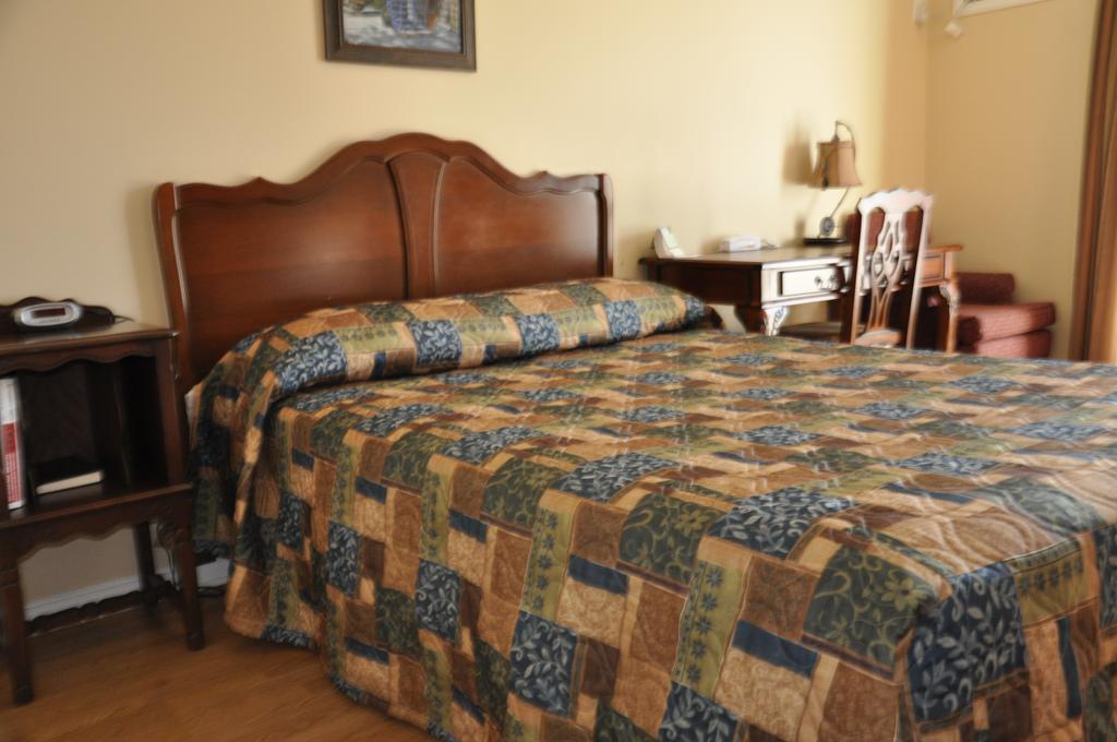 Motel Les Pignons Verts Buckingham Номер фото