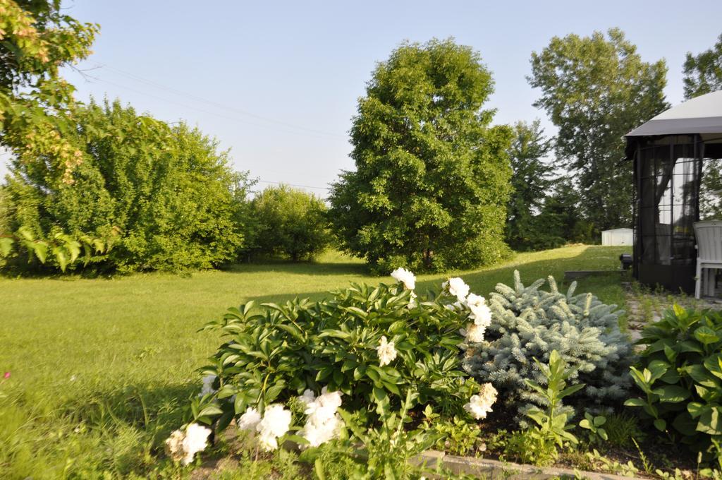 Motel Les Pignons Verts Buckingham Экстерьер фото