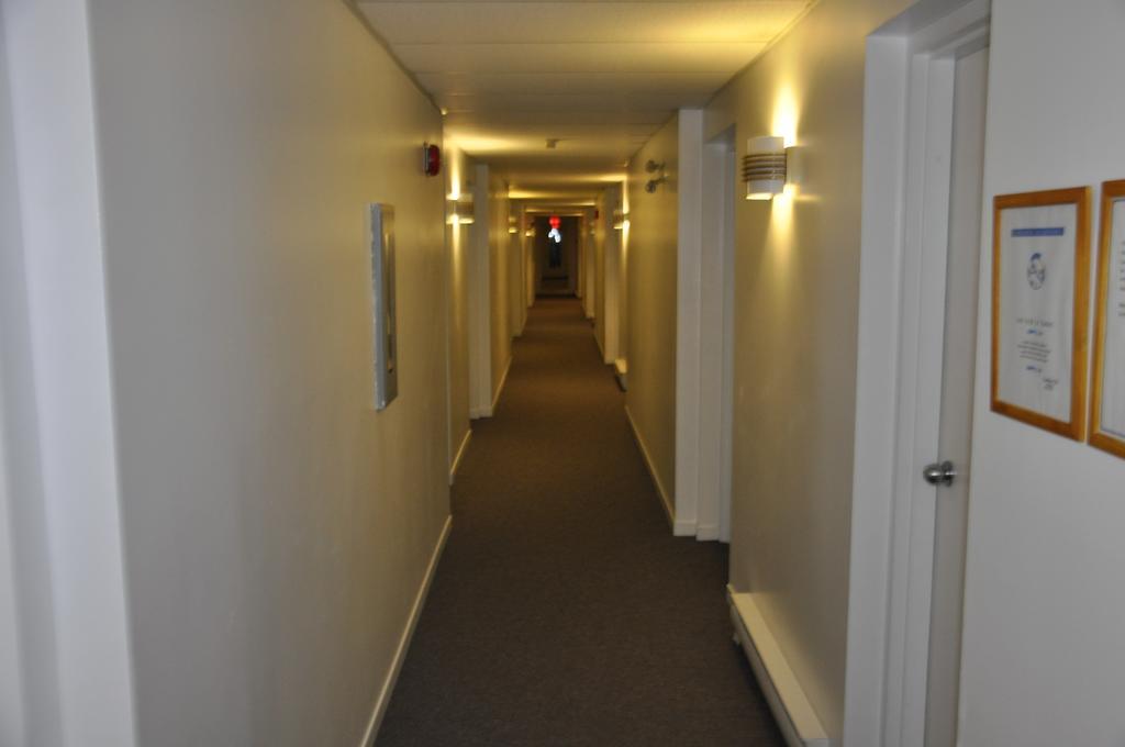 Motel Les Pignons Verts Buckingham Экстерьер фото