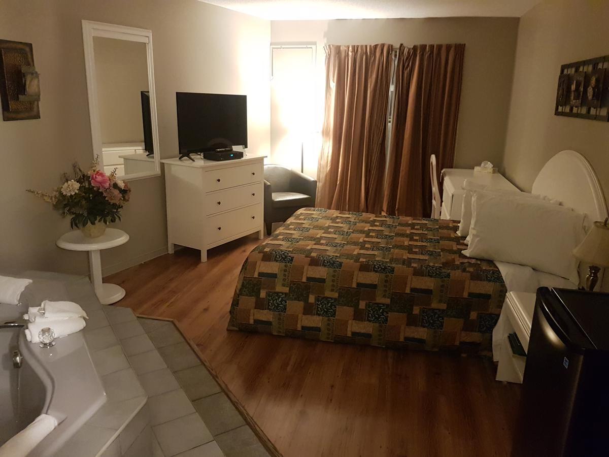 Motel Les Pignons Verts Buckingham Экстерьер фото