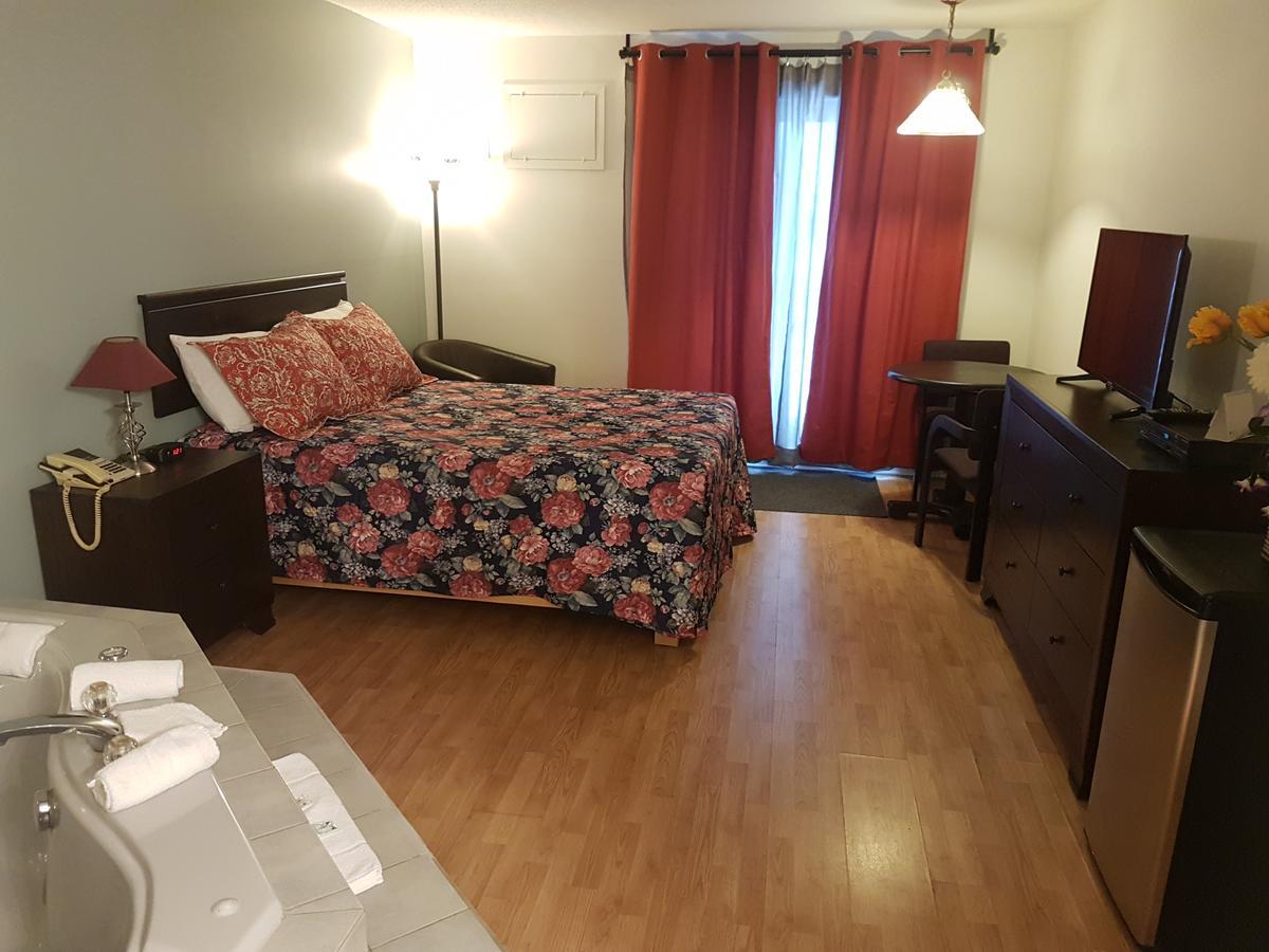 Motel Les Pignons Verts Buckingham Экстерьер фото